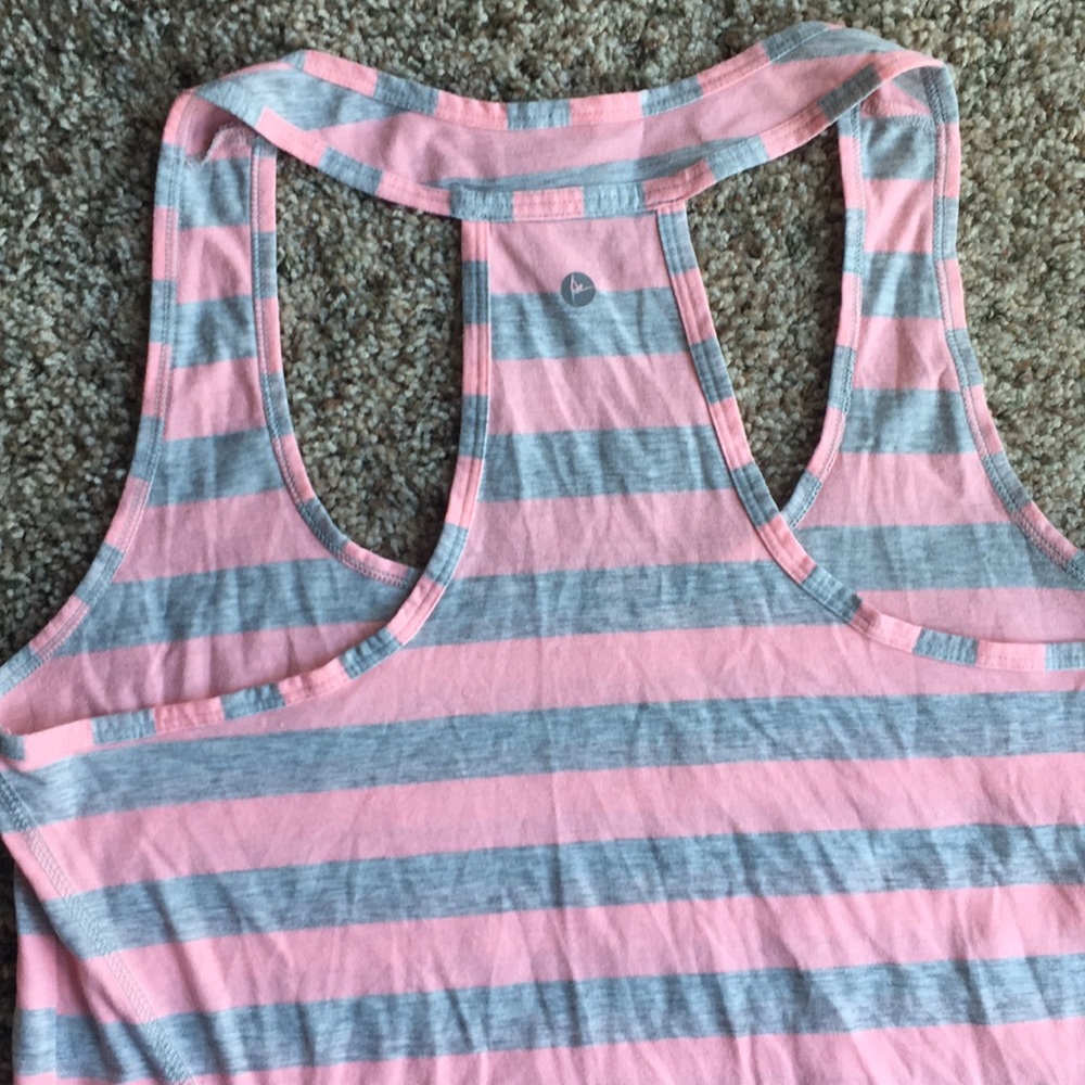 Workout top - Picture 3 of 3